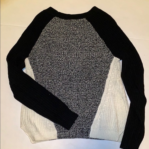 Cute grey/black/white Express sweater - Picture 3 of 4